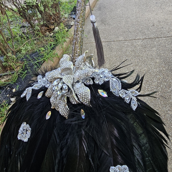 Luxury Black Feathered Hand-fan with Bejeweled Accents